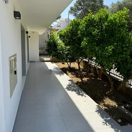 Frane-apart - Ciovo Τρογκίρ